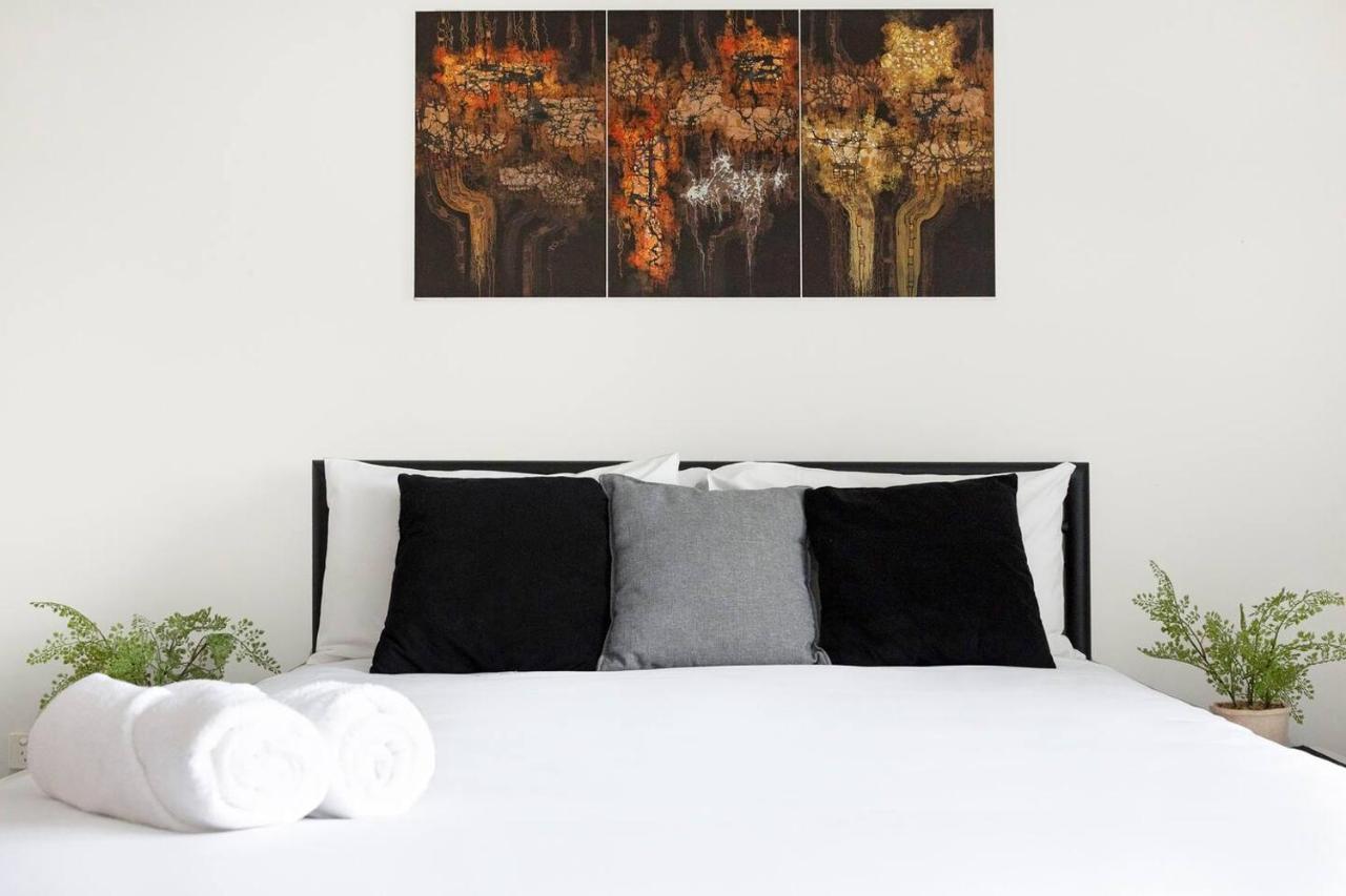 Discover A Bright Oasis In The Heart Of Apartment